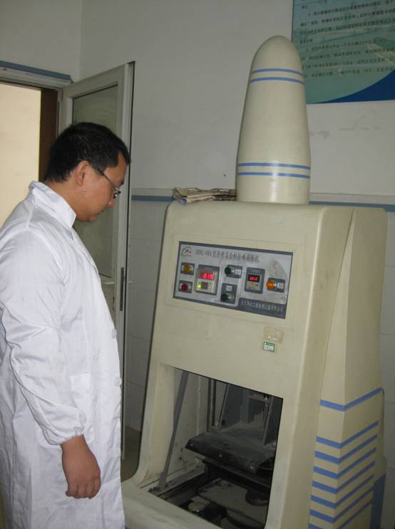 輪碾成型機(jī)